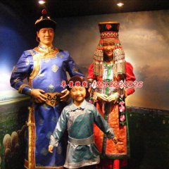 玻璃鋼少數(shù)民族人物雕塑，一家三口雕塑