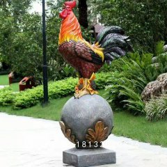 踩球公雞雕塑，玻璃鋼動物雕塑