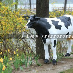奶牛雕塑，公園玻璃鋼仿真奶牛雕塑