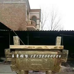 聚財(cái)寶鼎銅雕，廣場(chǎng)四足鼎