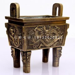 龍浮雕鼎，四足銅鼎