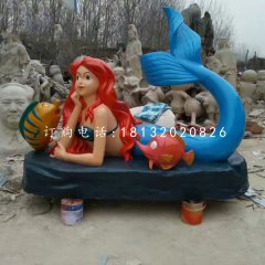 趴著的美人魚雕塑，玻璃鋼卡通雕塑