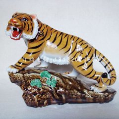 玻璃鋼老虎上山雕塑，動物雕塑
