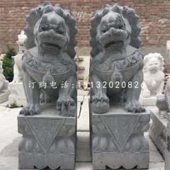 青石踩球獅子，看門獅子石雕