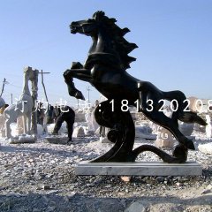 黑馬石雕，廣場黑馬雕塑